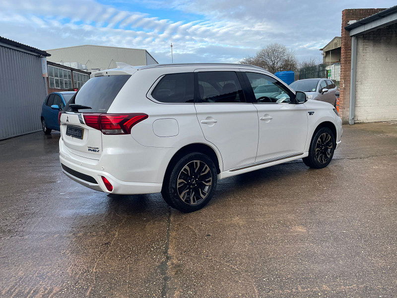 Mitsubishi Outlander 2.0h 12kWh GX4hs SUV 5dr Petrol Plug-in Hybrid CVT 4WD Euro 6 (s/s) (200 ps) 5dr Automatic 2026