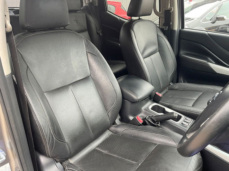 Nissan Navara 2.3 dCi Tekna Pickup Double Cab 4dr Diesel Manual 4WD Euro 6 (s/s) CAT N, NO VAT (190 ps) 4dr Manual 2025