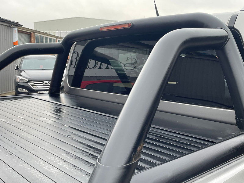 Nissan Navara 2.3 dCi Tekna Pickup Double Cab 4dr Diesel Manual 4WD Euro 6 (s/s) CAT N, NO VAT (190 ps) 4dr Manual 2025