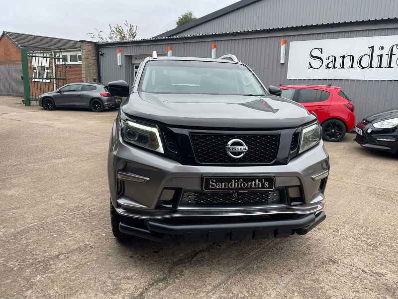 Nissan Navara 2.3 dCi Tekna Pickup Double Cab 4dr Diesel Manual 4WD Euro 6 (s/s) CAT N, NO VAT (190 ps) 4dr Manual 2025