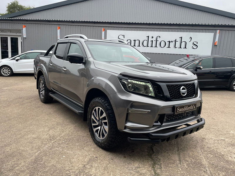 Nissan Navara 2.3 dCi Tekna Pickup Double Cab 4dr Diesel Manual 4WD Euro 6 (s/s) CAT N, NO VAT (190 ps) 4dr Manual 2025