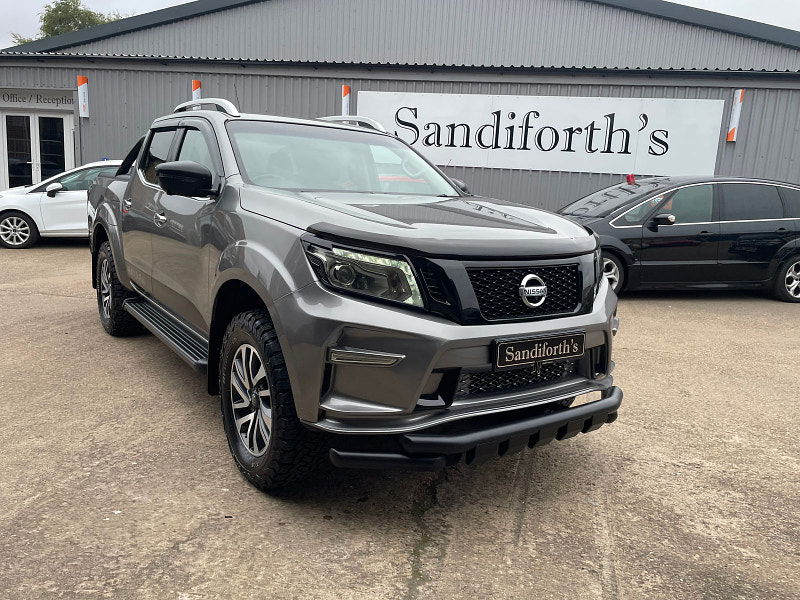 Nissan Navara 2.3 dCi Tekna Pickup Double Cab 4dr Diesel Manual 4WD Euro 6 (s/s) CAT N, NO VAT (190 ps) 4dr Manual 2025