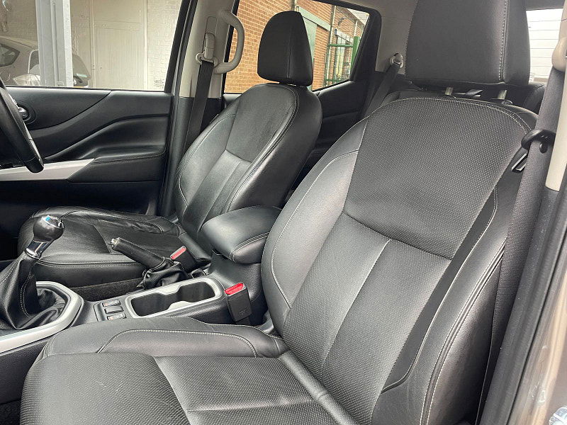 Nissan Navara 2.3 dCi Tekna Pickup Double Cab 4dr Diesel Manual 4WD Euro 6 (s/s) CAT N, NO VAT (190 ps) 4dr Manual 2025