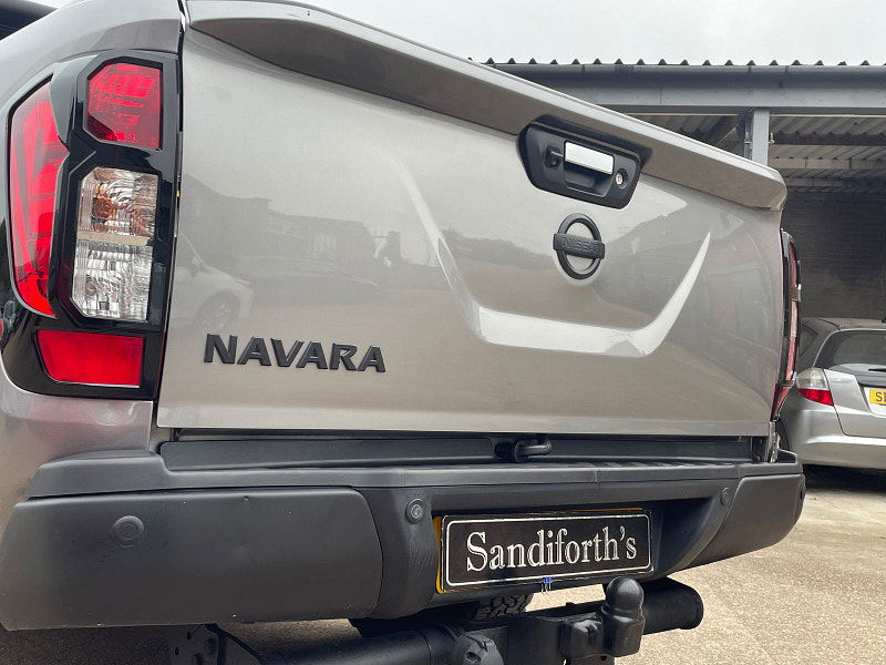 Nissan Navara 2.3 dCi Tekna Pickup Double Cab 4dr Diesel Manual 4WD Euro 6 (s/s) CAT N, NO VAT (190 ps) 4dr Manual 2025