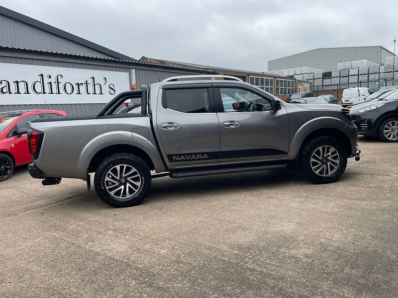 Nissan Navara 2.3 dCi Tekna Pickup Double Cab 4dr Diesel Manual 4WD Euro 6 (s/s) CAT N, NO VAT (190 ps) 4dr Manual 2025