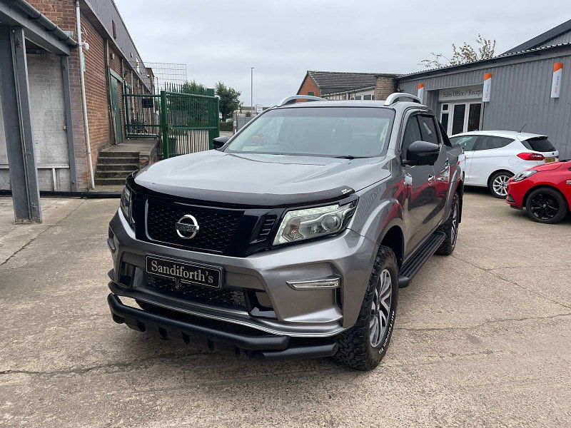 Nissan Navara 2.3 dCi Tekna Pickup Double Cab 4dr Diesel Manual 4WD Euro 6 (s/s) CAT N, NO VAT (190 ps) 4dr Manual 2025