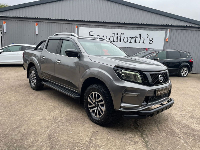 Nissan Navara 2.3 dCi Tekna Pickup Double Cab 4dr Diesel Manual 4WD Euro 6 (s/s) CAT N, NO VAT (190 ps) 4dr Manual 2025