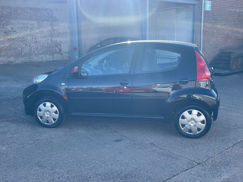 Peugeot 107 1.0 12V Urban Hatchback 5dr Petrol Manual Euro 4 (68 ps) 5dr Manual 2025