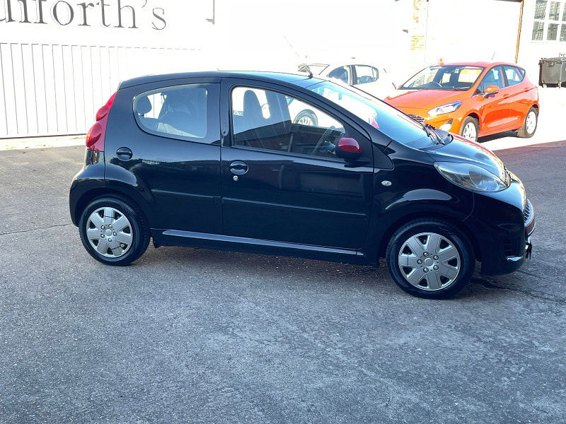 Peugeot 107 1.0 12V Urban Hatchback 5dr Petrol Manual Euro 4 (68 ps) 5dr Manual 2025