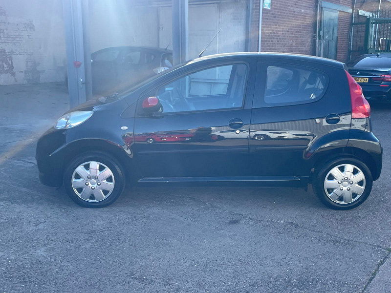 Peugeot 107 1.0 12V Urban Hatchback 5dr Petrol Manual Euro 4 (68 ps) 5dr Manual 2025