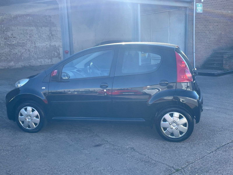 Peugeot 107 1.0 12V Urban Hatchback 5dr Petrol Manual Euro 4 (68 ps) 5dr Manual 2025