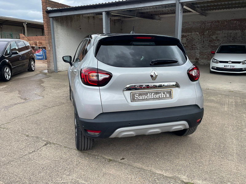 Renault CAPTUR 0.9 TCe ENERGY GT Line SUV 5dr Petrol Manual Euro 6 (s/s) (90 ps) Only 16k 3 Services  5dr Manual 2024