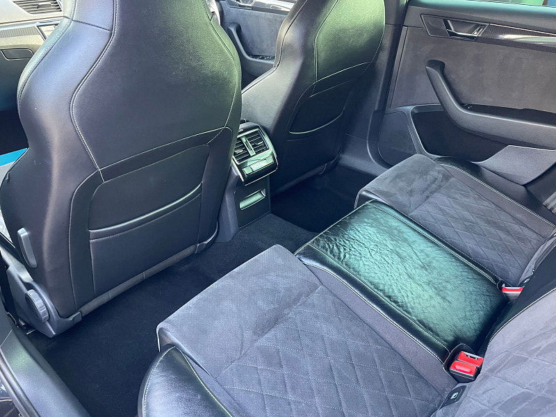 Skoda Superb 2.0 TDI SportLine Hatchback 5dr Diesel DSG Euro 6 (s/s) (150 ps) 5dr Automatic 2025