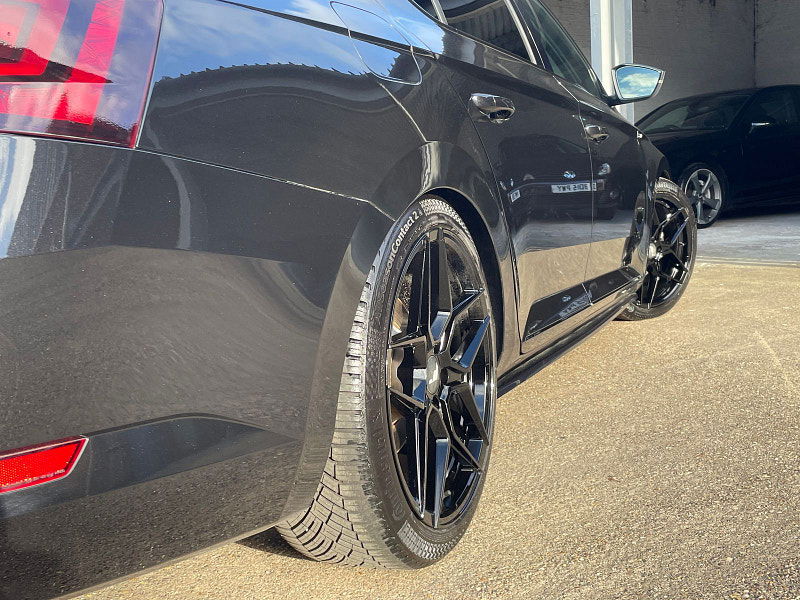 Skoda Superb 2.0 TDI SportLine Hatchback 5dr Diesel DSG Euro 6 (s/s) (150 ps) 5dr Automatic 2025