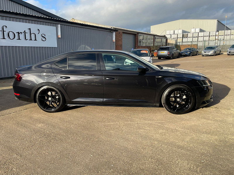 Skoda Superb 2.0 TDI SportLine Hatchback 5dr Diesel DSG Euro 6 (s/s) (150 ps) 5dr Automatic 2025