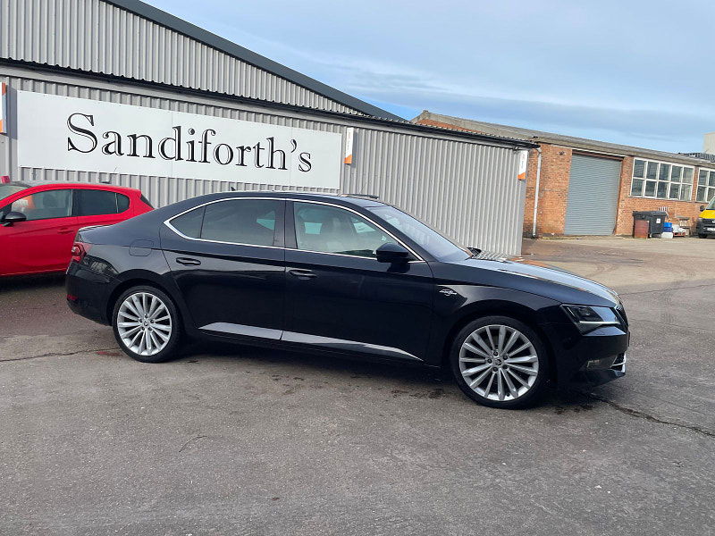 Skoda Superb 2.0 TSI Laurin & Klement Hatchback 5dr Petrol DSG 4WD Euro 6 (s/s) (280 ps) 5dr Automatic 2025