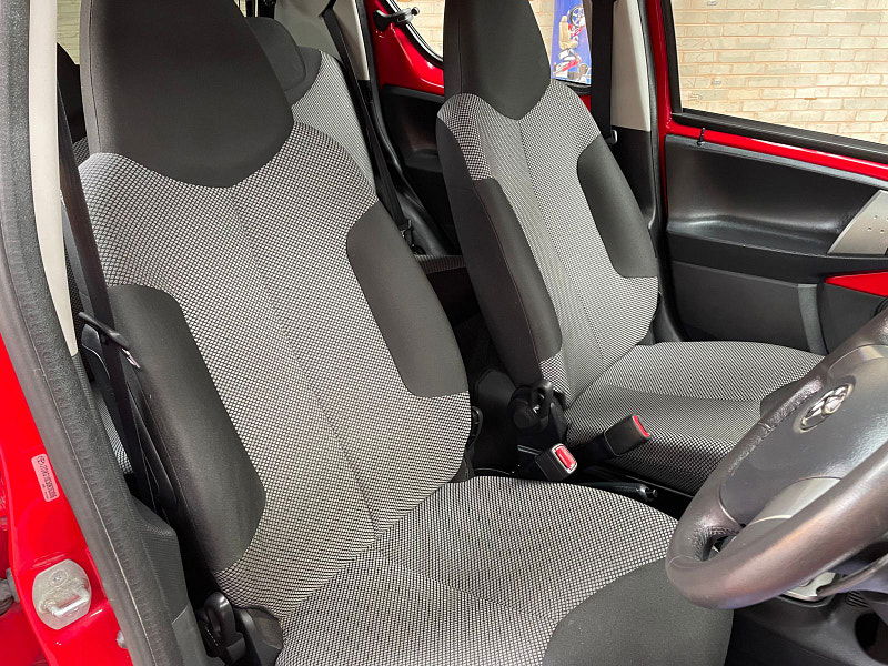 Toyota Aygo 1.0 VVT-i Move Hatchback 5dr Petrol MultiMode Euro 5 (68 ps) ONLY 2 FORMER KEEPER, 43K 5dr Automatic 2025