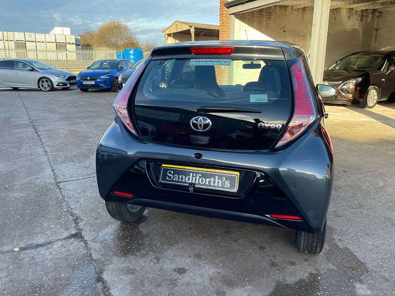 Toyota Aygo 1.0 VVT-i x-pression x-wave 5dr Petrol Manual Euro 5 Euro 5 (68 ps) 5dr Manual 2024