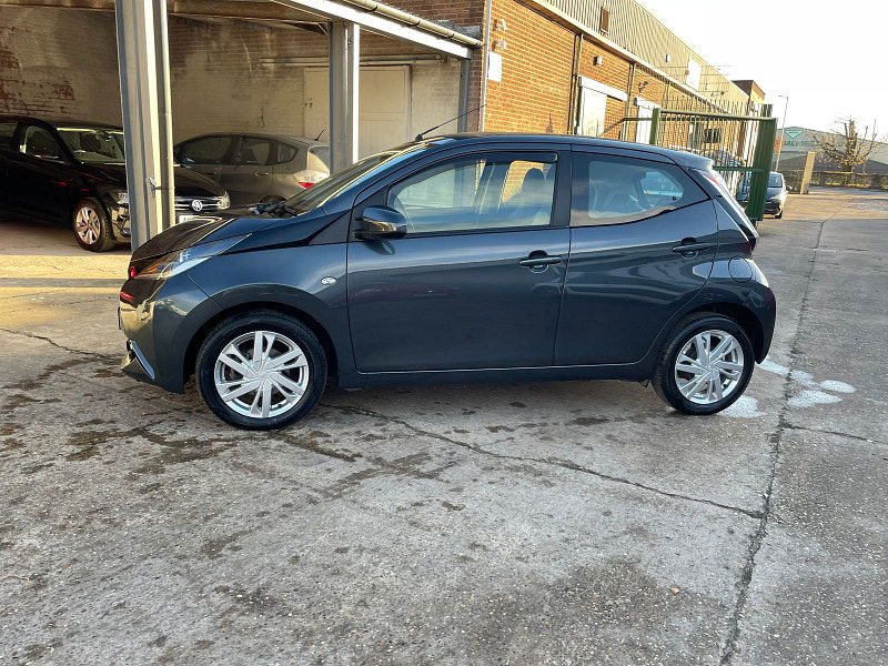 Toyota Aygo 1.0 VVT-i x-pression x-wave 5dr Petrol Manual Euro 5 Euro 5 (68 ps) 5dr Manual 2024