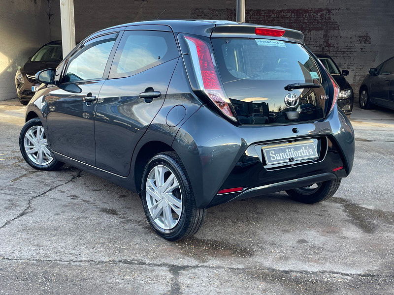 Toyota Aygo 1.0 VVT-i x-pression x-wave 5dr Petrol Manual Euro 5 Euro 5 (68 ps) 5dr Manual 2024