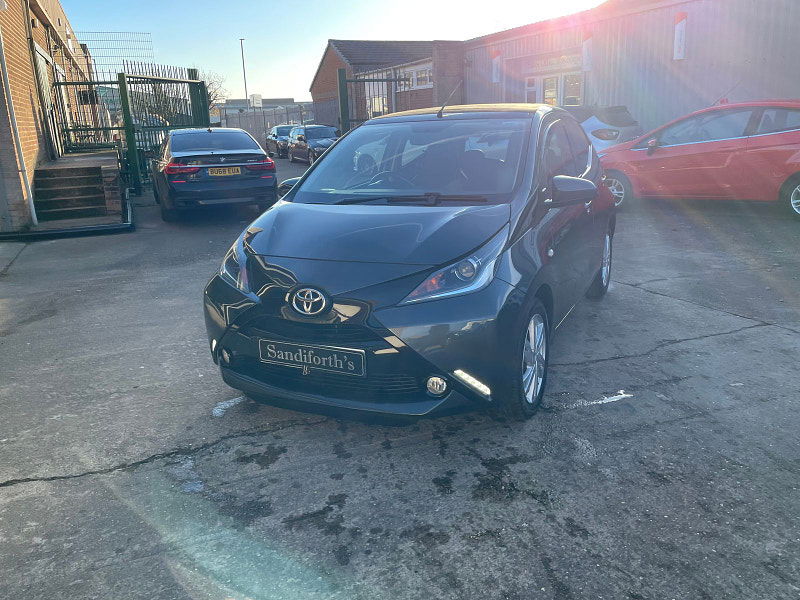 Toyota Aygo 1.0 VVT-i x-pression x-wave 5dr Petrol Manual Euro 5 Euro 5 (68 ps) 5dr Manual 2024