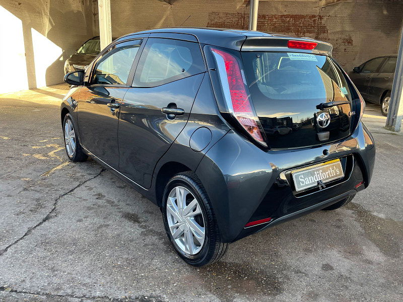 Toyota Aygo 1.0 VVT-i x-pression x-wave 5dr Petrol Manual Euro 5 Euro 5 (68 ps) 5dr Manual 2024