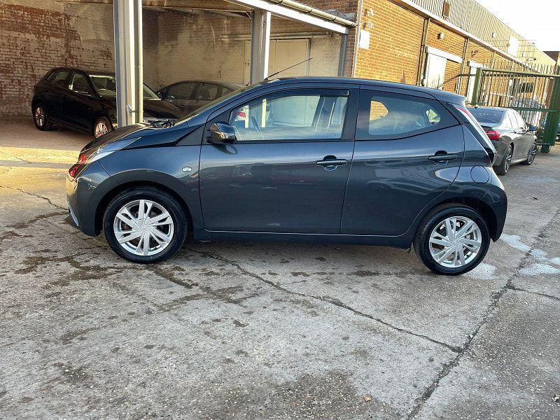 Toyota Aygo 1.0 VVT-i x-pression x-wave 5dr Petrol Manual Euro 5 Euro 5 (68 ps) 5dr Manual 2024