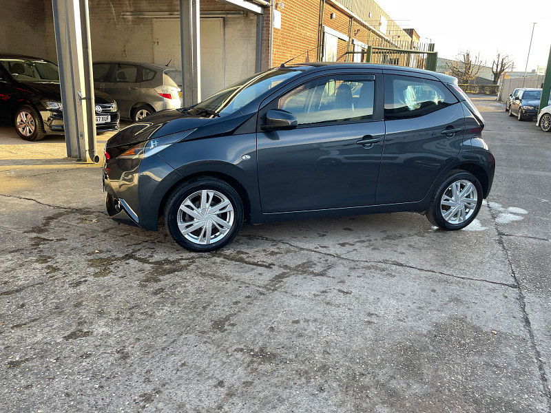 Toyota Aygo 1.0 VVT-i x-pression x-wave 5dr Petrol Manual Euro 5 Euro 5 (68 ps) 5dr Manual 2024