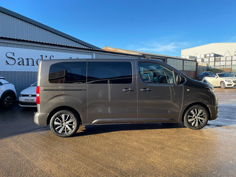 Toyota PROACE Verso 2.0D Family Medium MPV 5dr Diesel Manual MWB Euro 6 (s/s) (8 Seat) (150 ps) 5dr Manual 2025