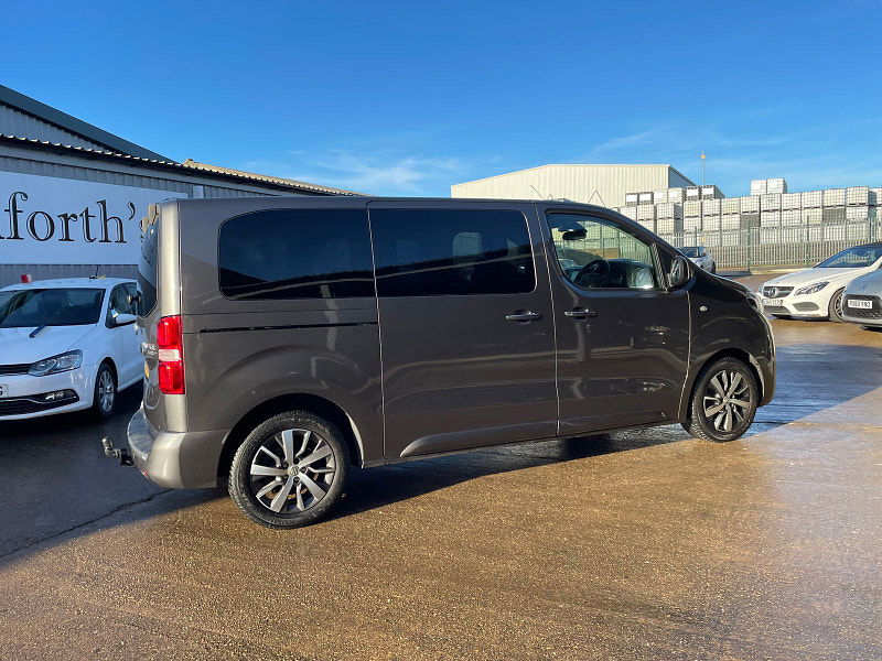 Toyota PROACE Verso 2.0D Family Medium MPV 5dr Diesel Manual MWB Euro 6 (s/s) (8 Seat) (150 ps) 5dr Manual 2025