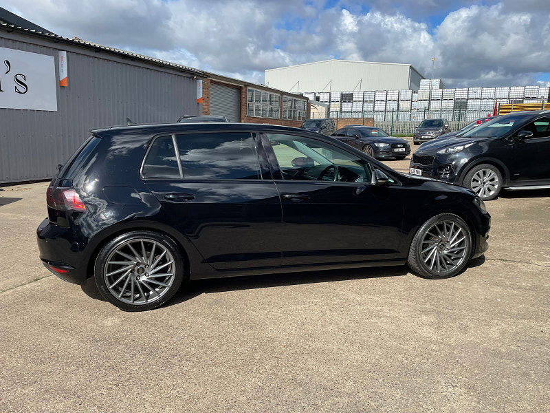 Volkswagen Golf 2.0 TDI BlueMotion Tech Match Edition Hatchback 5dr Diesel Manual Euro 6 (s/s) (150 ps) Multi Spoke Alloys 18's 5dr Manual 2025