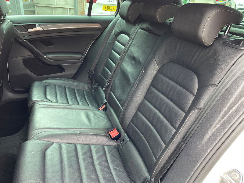 Volkswagen Golf 2.0 TDI BlueMotion Tech R-Line Edition Hatchback 5dr Diesel DSG Euro 6 (s/s) (150 ps) Leather, Pan Roof 5dr Automatic 2025