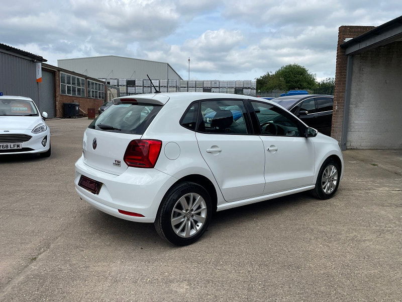 Volkswagen Polo 1.2 TSI BlueMotion Tech SE Hatchback 5dr Petrol Manual Euro 6 (s/s) (90 ps) Only 1 Former Keeper 5dr Manual 2024