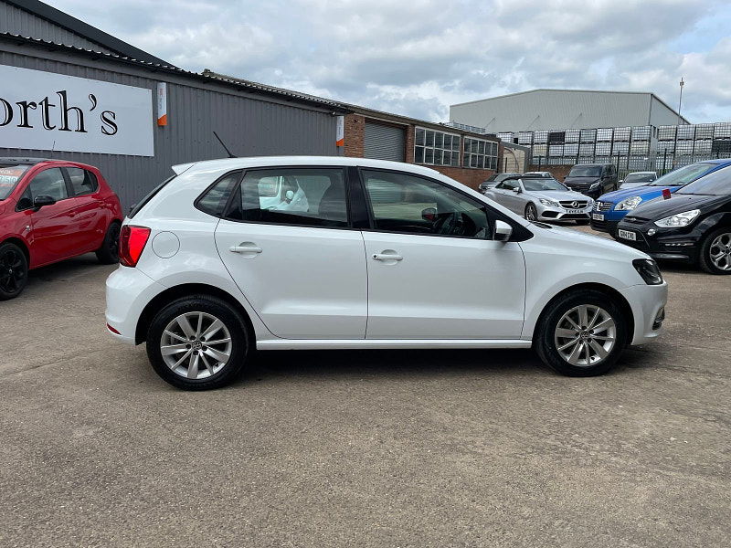 Volkswagen Polo 1.2 TSI BlueMotion Tech SE Hatchback 5dr Petrol Manual Euro 6 (s/s) (90 ps) Only 1 Former Keeper 5dr Manual 2024