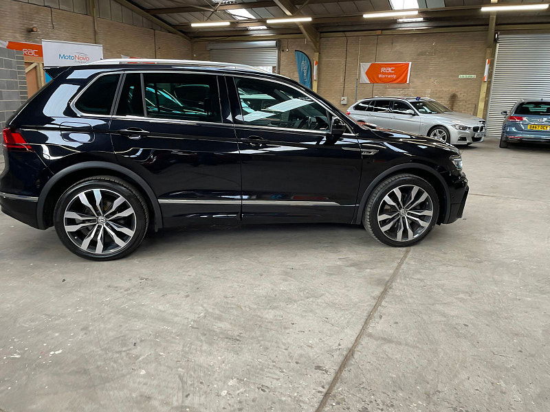 Volkswagen Tiguan 2.0 R-LINE TDI BMT 4MOTION DSG 5d 188 BHP PAN ROOF, HEAD UP DISPLAY DYNAUDIO, REVERSING CAMERA, SAT NAV 5dr Automatic 2025