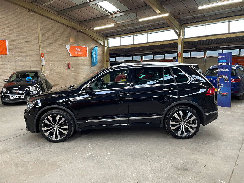 Volkswagen Tiguan 2.0 R-LINE TDI BMT 4MOTION DSG 5d 188 BHP PAN ROOF, HEAD UP DISPLAY DYNAUDIO, REVERSING CAMERA, SAT NAV 5dr Automatic 2025
