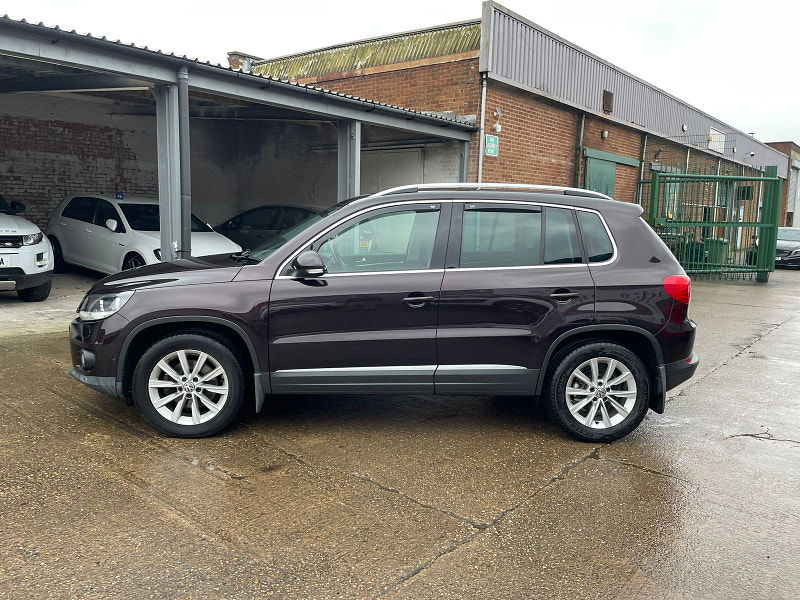 Volkswagen Tiguan 2.0 TDI BlueMotion Tech SE SUV 5dr Diesel Manual 4WD Euro 5 (s/s) (140 ps) 5dr Manual 2025