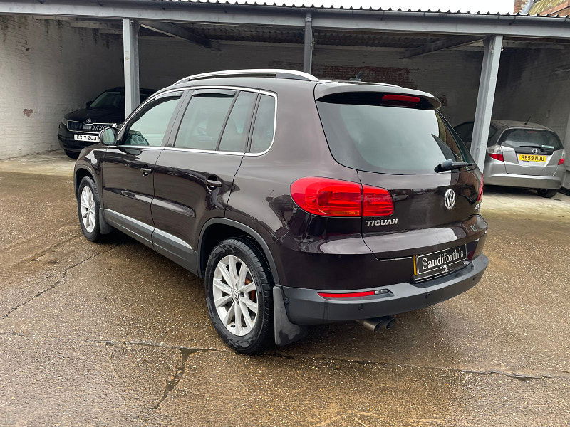 Volkswagen Tiguan 2.0 TDI BlueMotion Tech SE SUV 5dr Diesel Manual 4WD Euro 5 (s/s) (140 ps) 5dr Manual 2025