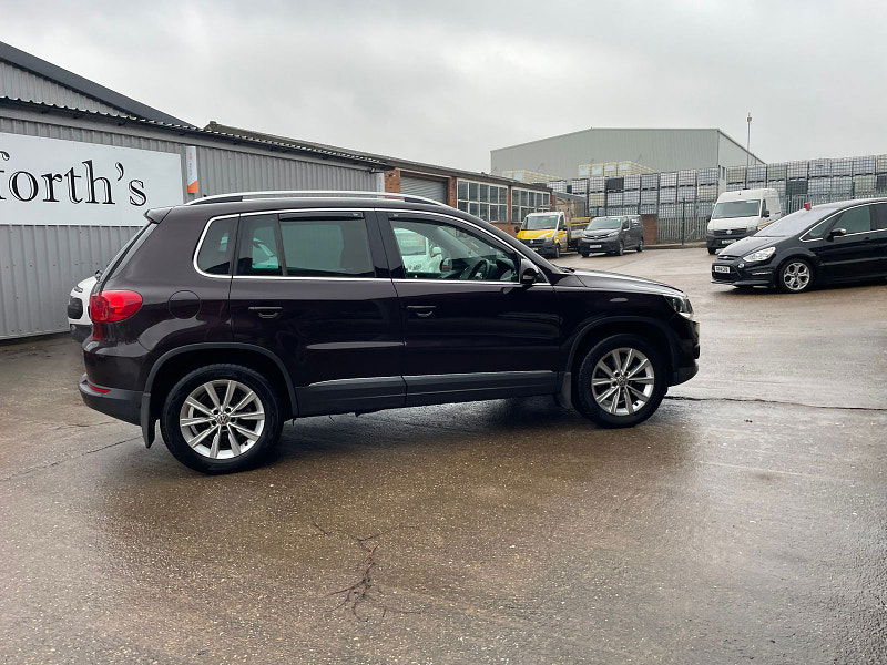 Volkswagen Tiguan 2.0 TDI BlueMotion Tech SE SUV 5dr Diesel Manual 4WD Euro 5 (s/s) (140 ps) 5dr Manual 2025