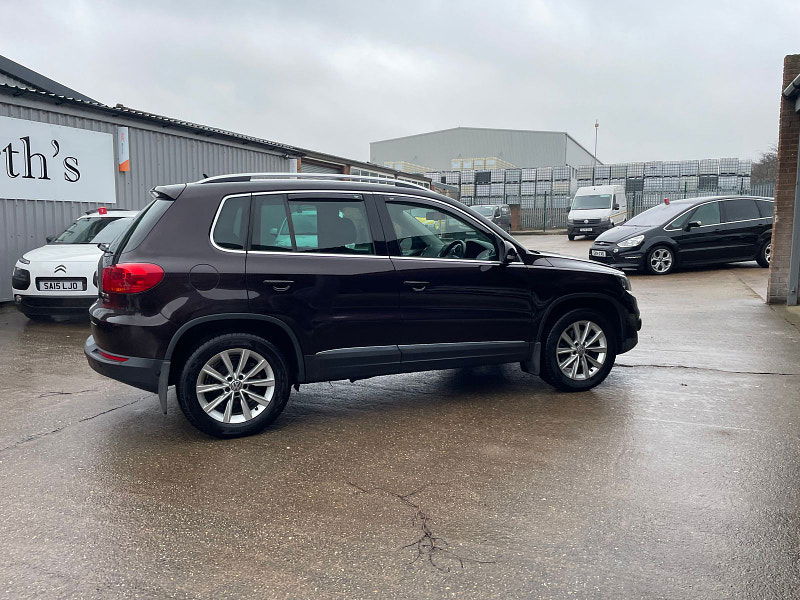 Volkswagen Tiguan 2.0 TDI BlueMotion Tech SE SUV 5dr Diesel Manual 4WD Euro 5 (s/s) (140 ps) 5dr Manual 2025