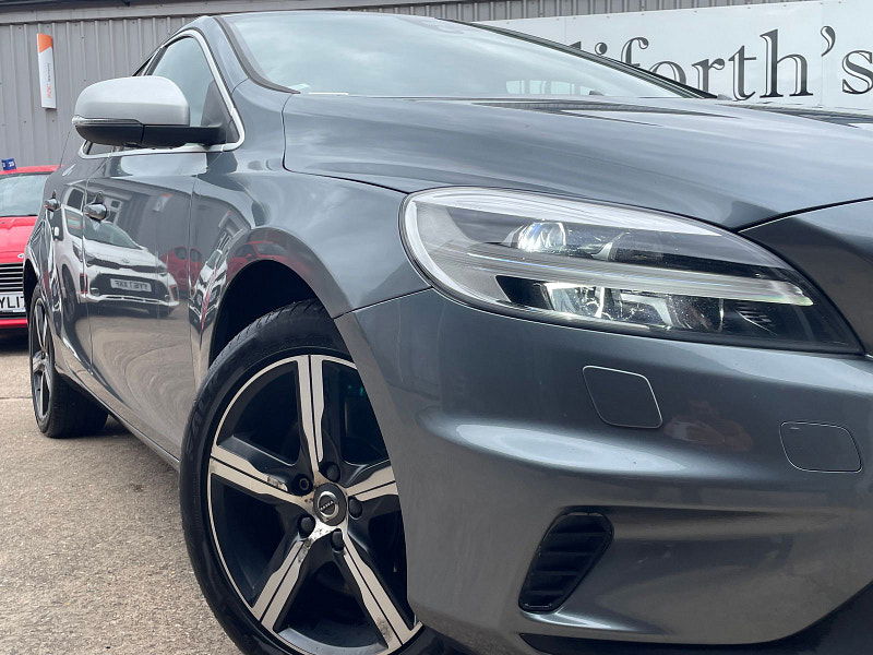 Volvo V40 2.0 D3 R-Design Nav Plus Hatchback 5dr Diesel Auto Euro 6 (s/s) (150 ps) 5dr Automatic 2025