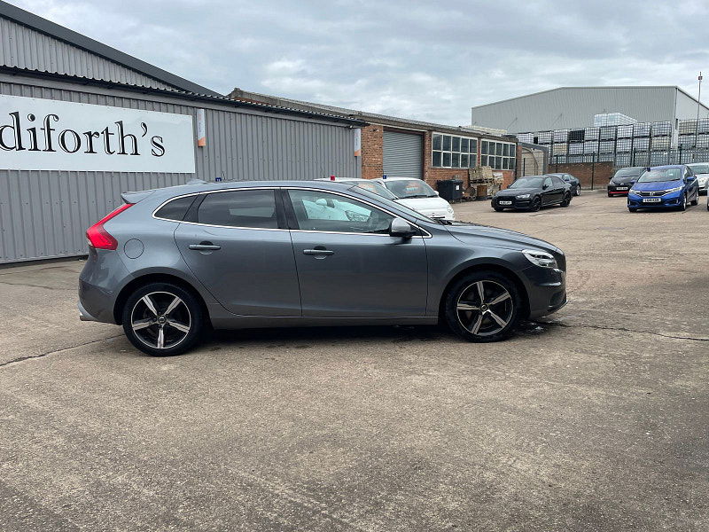 Volvo V40 2.0 D3 R-Design Nav Plus Hatchback 5dr Diesel Auto Euro 6 (s/s) (150 ps) 5dr Automatic 2025