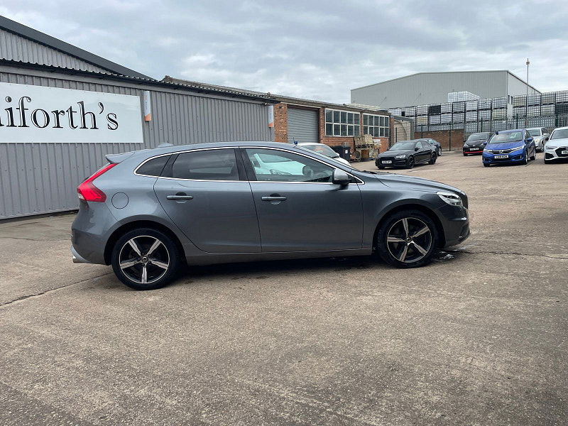Volvo V40 2.0 D3 R-Design Nav Plus Hatchback 5dr Diesel Auto Euro 6 (s/s) (150 ps) 5dr Automatic 2025