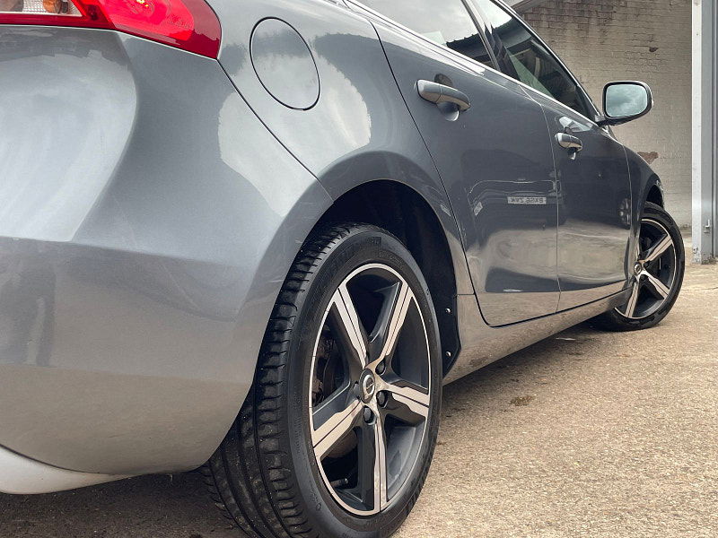 Volvo V40 2.0 D3 R-Design Nav Plus Hatchback 5dr Diesel Auto Euro 6 (s/s) (150 ps) 5dr Automatic 2025
