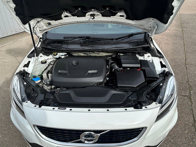 Volvo V40 2.0 T3 GPF R-Design Pro Hatchback 5dr Petrol Manual Euro 6 (s/s) (152 ps) 5dr Manual 2026