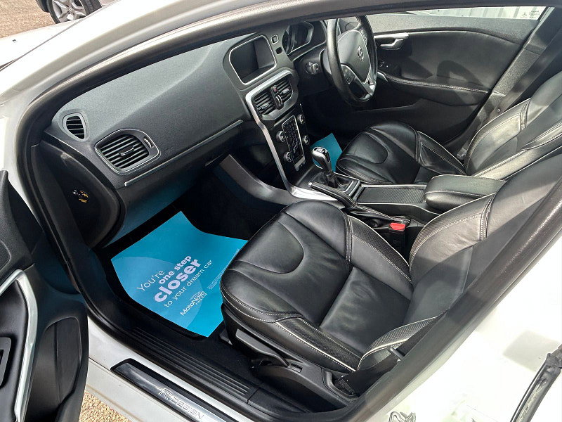 Volvo V40 2.0 T3 GPF R-Design Pro Hatchback 5dr Petrol Manual Euro 6 (s/s) (152 ps) 5dr Manual 2026