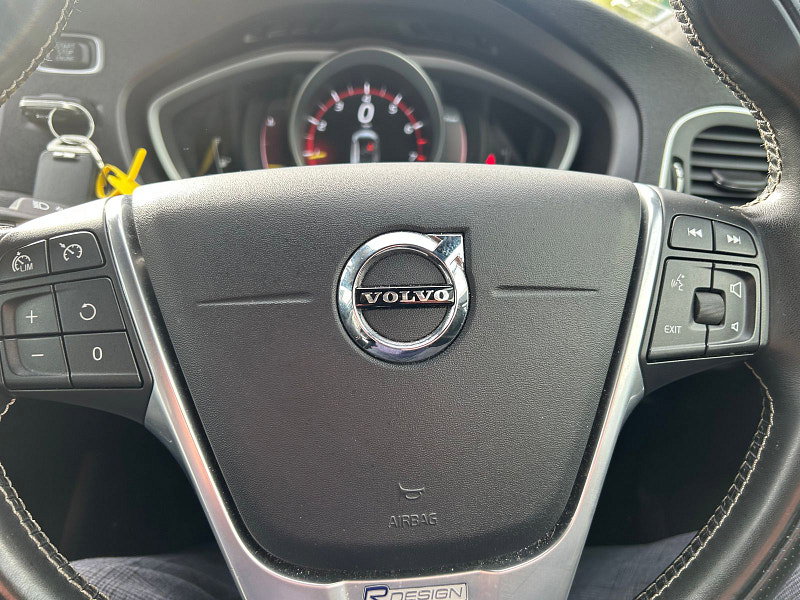 Volvo V40 2.0 T3 GPF R-Design Pro Hatchback 5dr Petrol Manual Euro 6 (s/s) (152 ps) 5dr Manual 2026