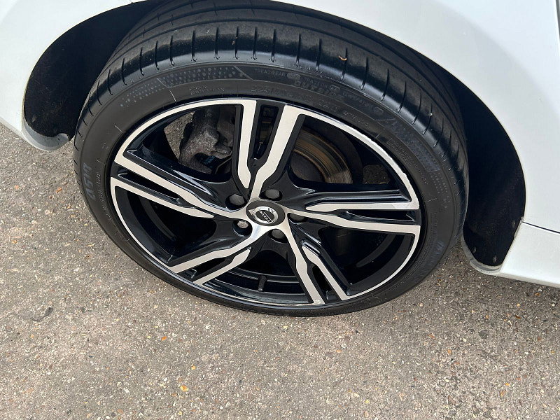 Volvo V40 2.0 T3 GPF R-Design Pro Hatchback 5dr Petrol Manual Euro 6 (s/s) (152 ps) 5dr Manual 2026