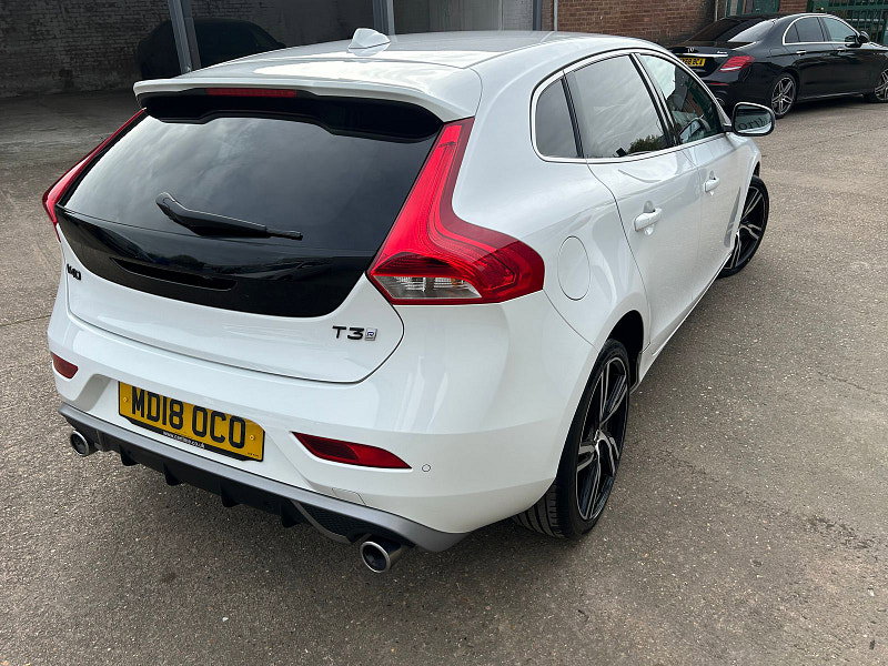 Volvo V40 2.0 T3 GPF R-Design Pro Hatchback 5dr Petrol Manual Euro 6 (s/s) (152 ps) 5dr Manual 2026