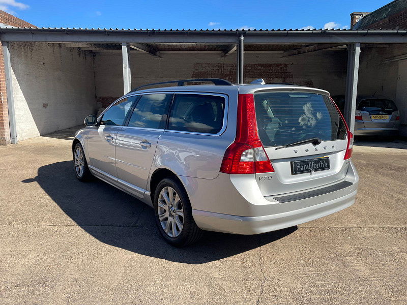 Volvo V70 2.0D SE Estate 5dr Diesel Manual Euro 4 (136 ps) 5dr Manual 2025